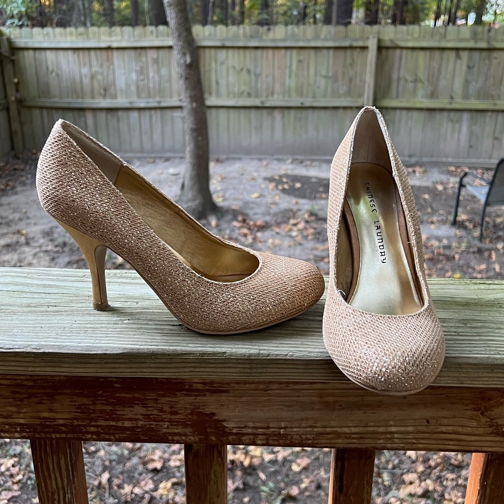 CHINESE LAUNDRY Gold Sparkle Heel Pumps size 8